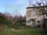 POREČ / KAŠTELIR House with 1.300 m2 building land