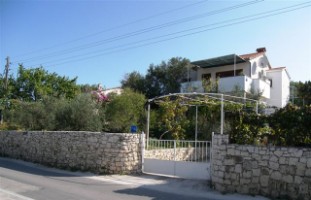 HOUSE NEAR TROGIR